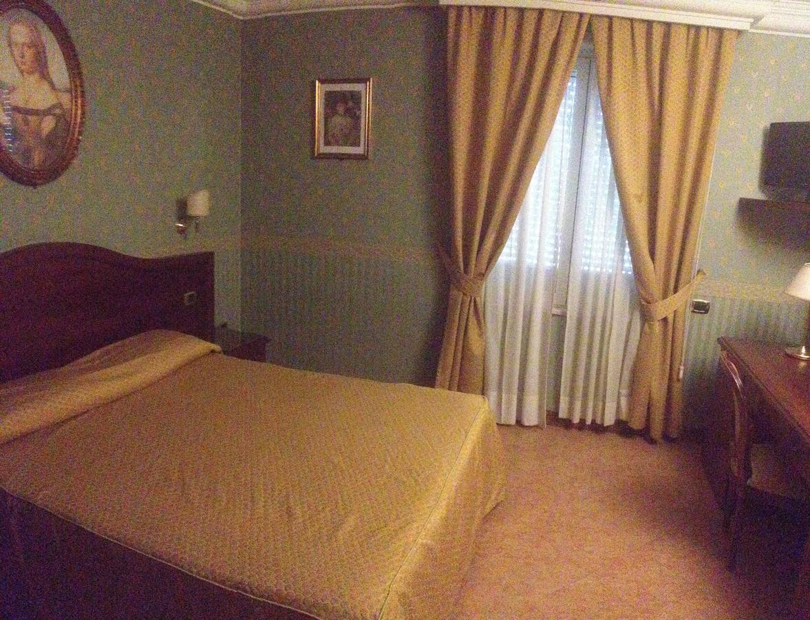 Al Boschetto Hotel Castel Volturno Luaran gambar