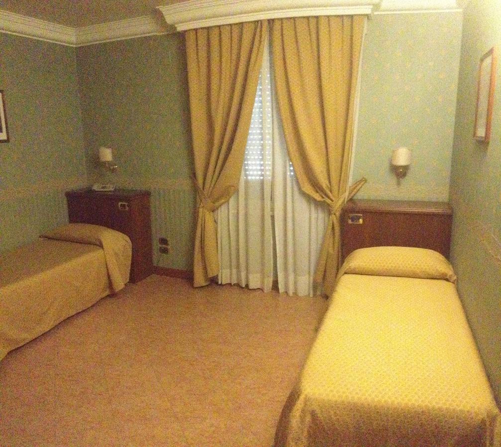 Al Boschetto Hotel Castel Volturno Luaran gambar